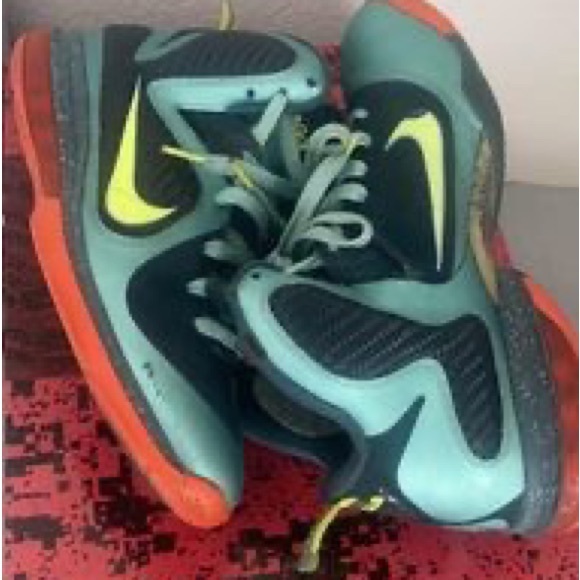 Size 10 lebron 9 - Picture 4 of 4